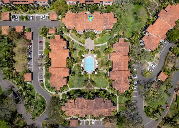 Ferienhaus Vibrant 3-bedroom With Amenities, Pools & Club Access