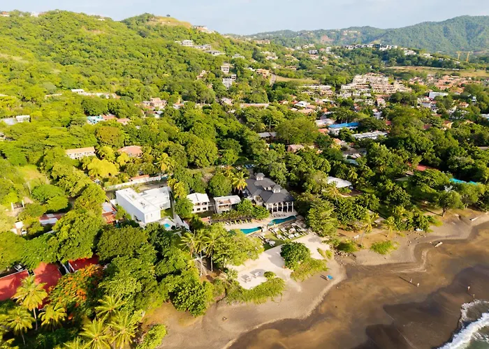 Ferienhaus Vibrant 3-bedroom With Amenities, Pools & Club Access