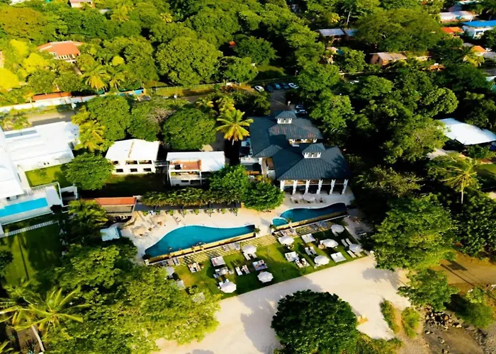 Vibrant 3-bedroom With Amenities, Pools & Club Access Coco